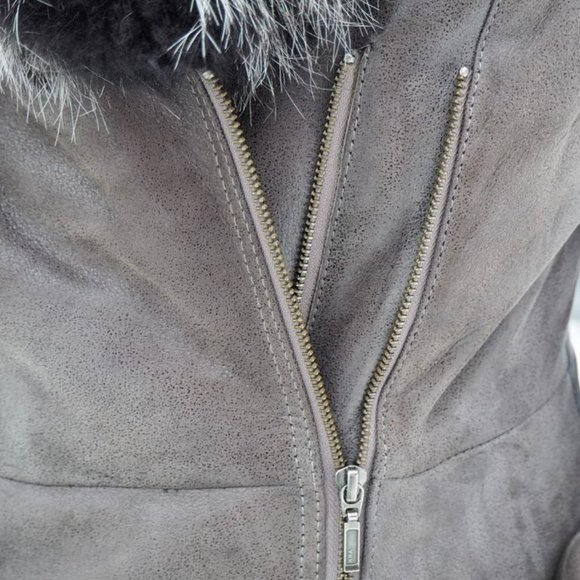 Hooded sheepskin coat with lush silver fox fur trim - Picture 10 of 13